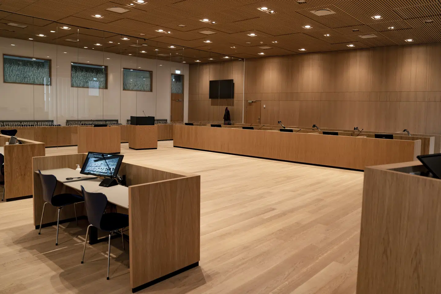 Igennem mange måneder har Østre Landsret behandlet en straffesag, hvor 13 mænd og et selskab er tiltalt for hvidvask og svindel med skat og moms. Det er den hidtil mest omfattende sag om en såkaldt fakturafabrik. Over 5000 fakturaer blev fremstillet for at dække over blandt andet sort arbejde, mener anklagemyndigheden. (Arkivfoto)