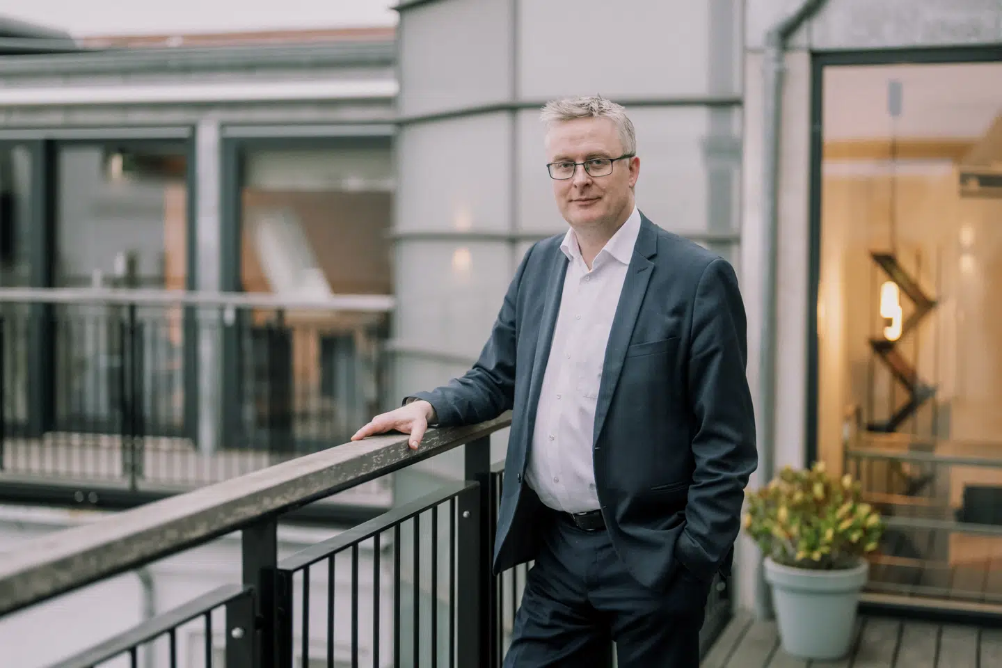 »Regler må aldrig stå i vejen for, at dygtige mennesker kan passe deres arbejde til gavn for forbrugere og virksomheder,« skriver Jacob Jensen. Foto: Mathias Svold