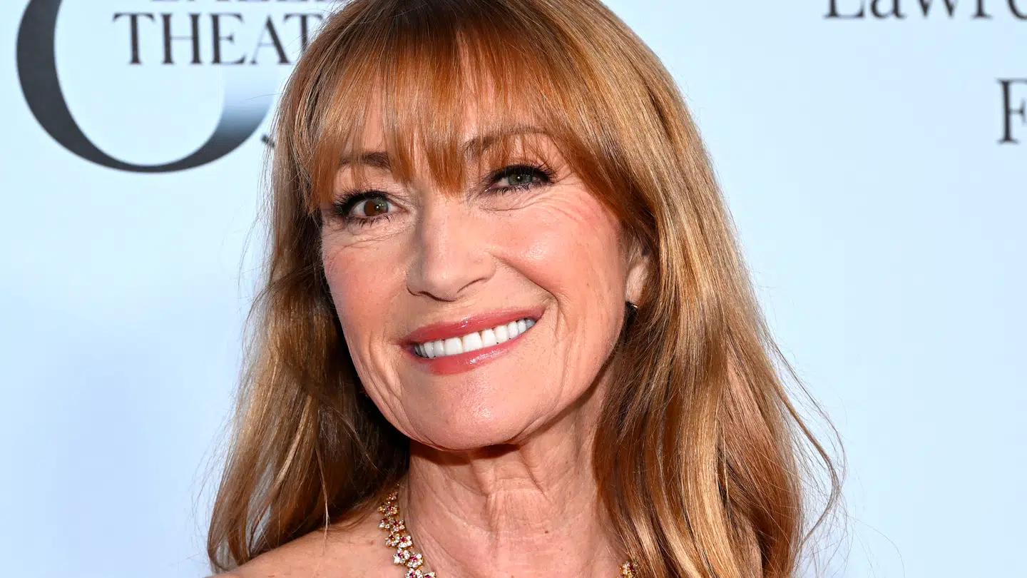 Den britiske skuespiller Jane Seymour har masser af sex som 74-årig, forsikrer hun nu.
