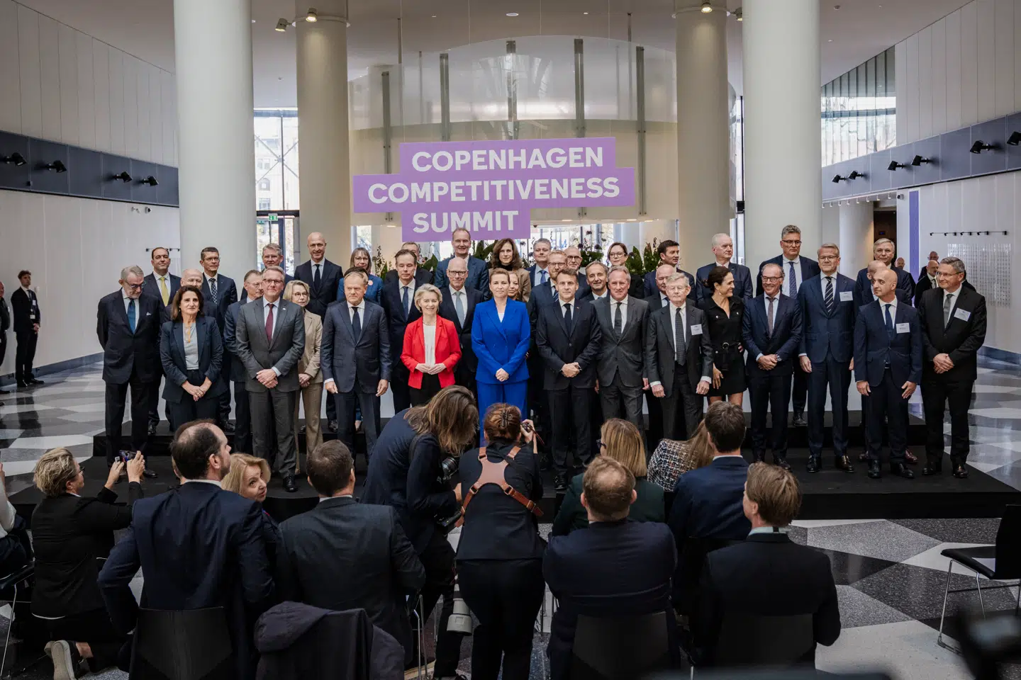 Europæiske ledere diskuterer, hvordan kontinentet kan bryde med sin rolle som 'reguleringsgigant og budgetdværg' for at konkurrere i AI-æraen