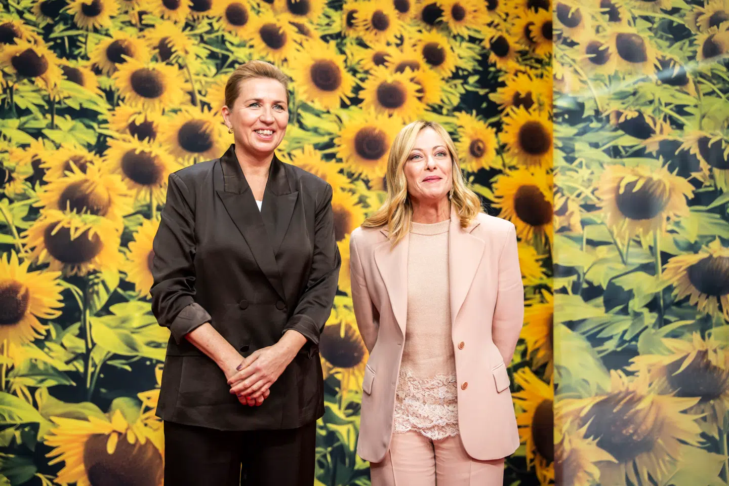 Mette Frederiksen fremhævede under tirsdagens spørgetime i Folketinget flere gange det tætte samarbejde, hun har med Italiens premierminister Giorgia Meloni om stram udlændingepolitik i EU.