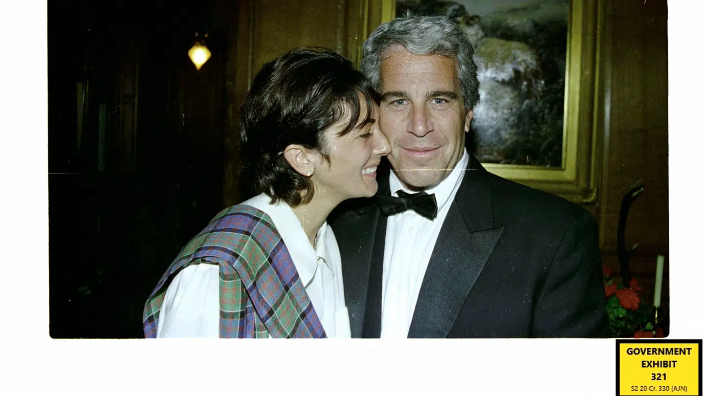 Ghislaine Maxwell fotograferet sammen Jeffrey Epstein.