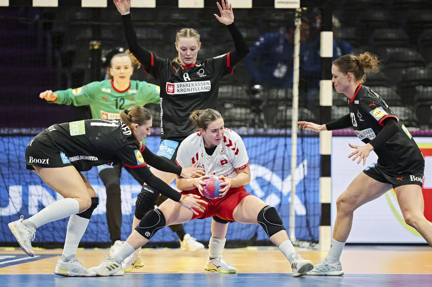 Tabea Schmid under fredagens kamp mod Danmark ved VM. (Arkivfoto).