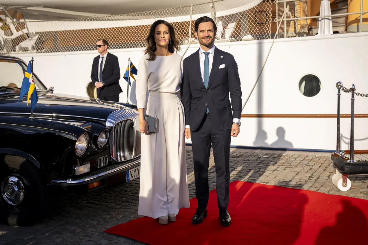 Prins Carl Philip og prinsesse Sofia under et besøg på Kongeskibet Dannebrog i Stockholm 2024. Det svenske kongehus bekræfter tirsdag, at Sofia har mødt den afdøde sexforbryder Epstein flere gange.
