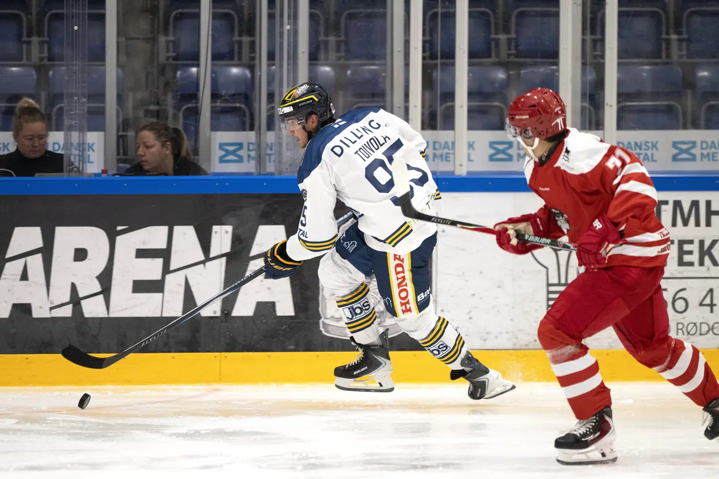 Artturi Toivola (til venstre) scorede to gange, da Herning slog Herlev i topkamp. (Arkivfoto).