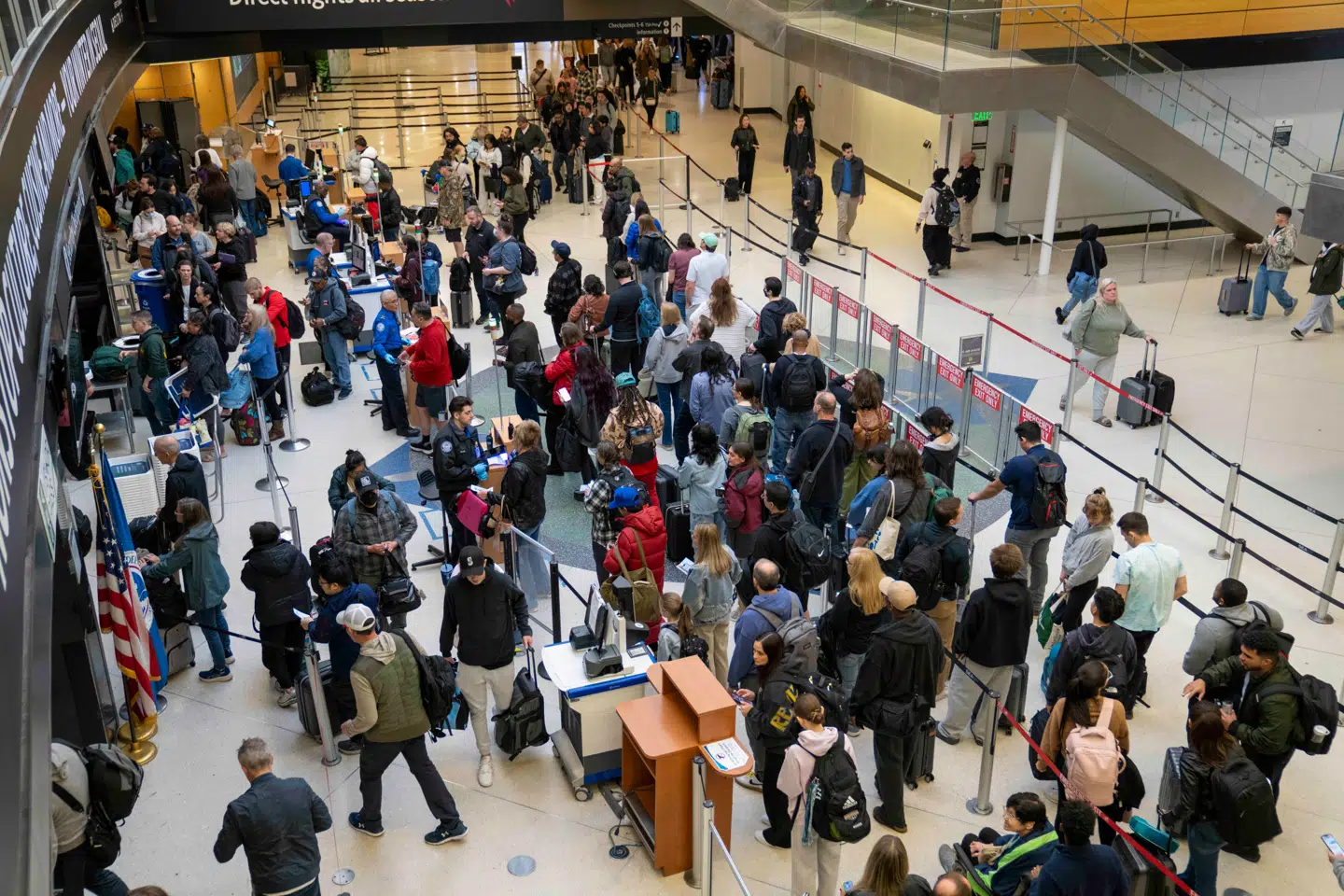 Kø til tjek hos grænsemyndighederne i lufthavnen i Seattle.