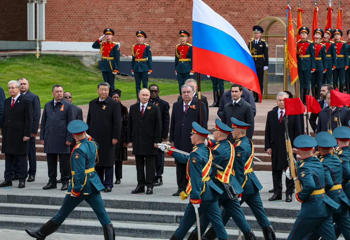Rusland fejrer årligt deres sejr over Nazityskland med en militærparade i Moskva. I år havde Vladimir Putin selskab af sin kinesiske kollega, præsident Xi Jinping.