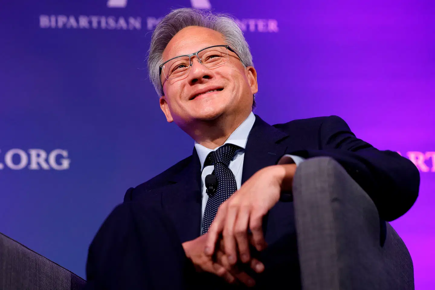 Ai-giganten NVIDIA med Jensen Huang i spidsen har været en god investering for mange danskere. Men nu er der en tendens til, at de tager gevinsterne på NVIDIA og de andre teknologiaktier hjem.