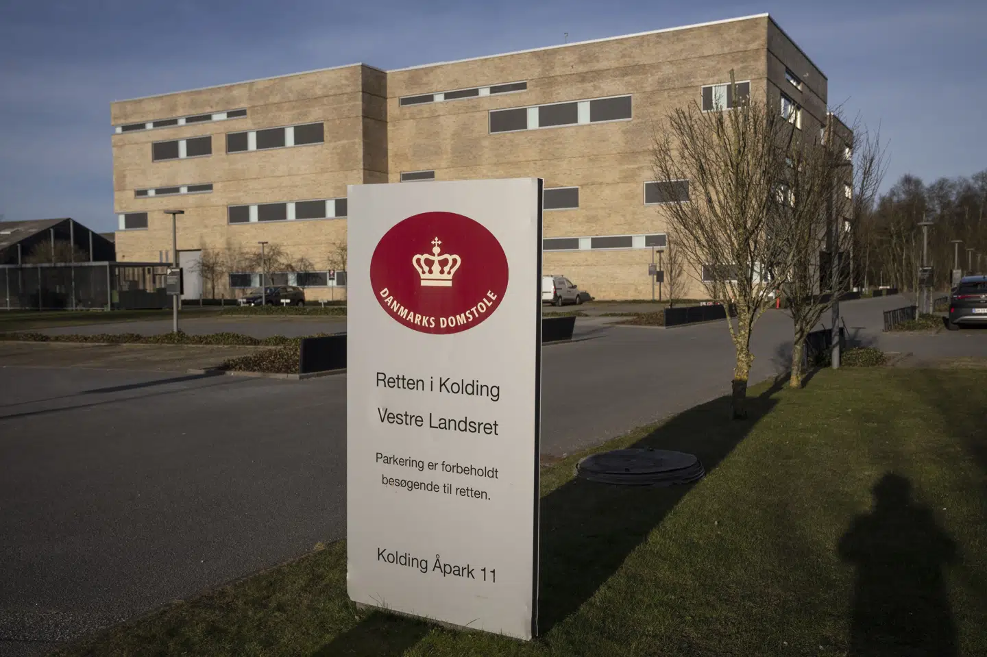 En dommer i Retten i Kolding idømte onsdag erhvervsmanden Peter Larsen fire et halvt års fængsel og en bøde på 55,4 millioner kroner i en sag om grov økonomisk kriminalitet. (Arkivfoto).