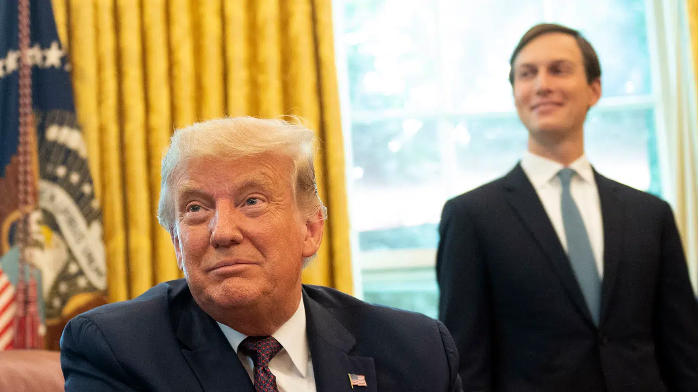 Donald Trump og svigersønnen Jared Kushner er involveret i kampen om Warner Bros. Discvoery.