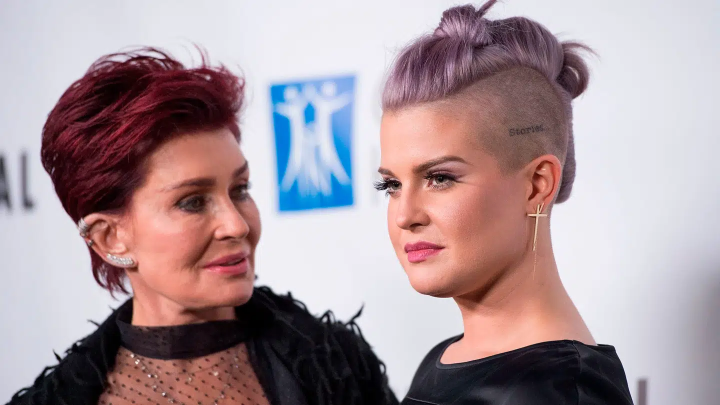 Sharon Osbourne italesætter nu sin datters store vægttab i kølvandet på sin mands død.