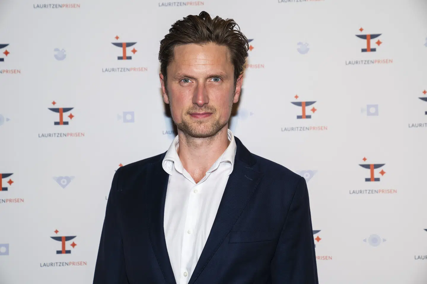 Mikkel Boe Følsgaard på den røde løber ved en prisuddeling i 2021. Skuespilleren har en bærende rolle i den nye film "Mand op!", som får premiere torsdag. (Arkivfoto).