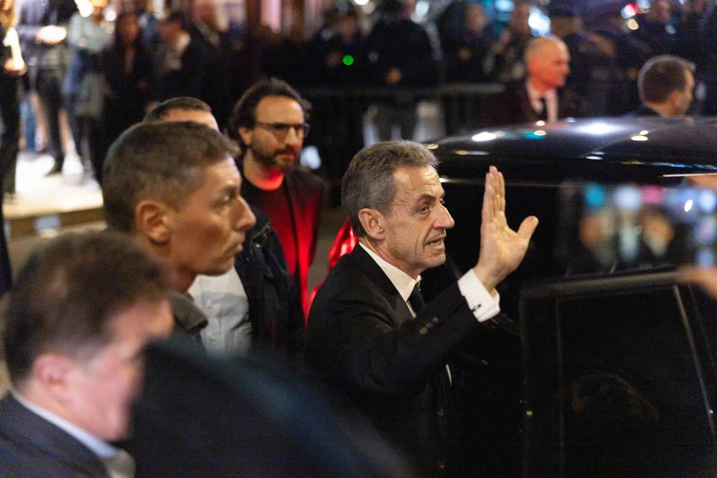 Der var et stort fremmøde i den parisiske boghandel Lamartine, da Nicolas Sarkozy kom forbi for at signere sin nye bog.