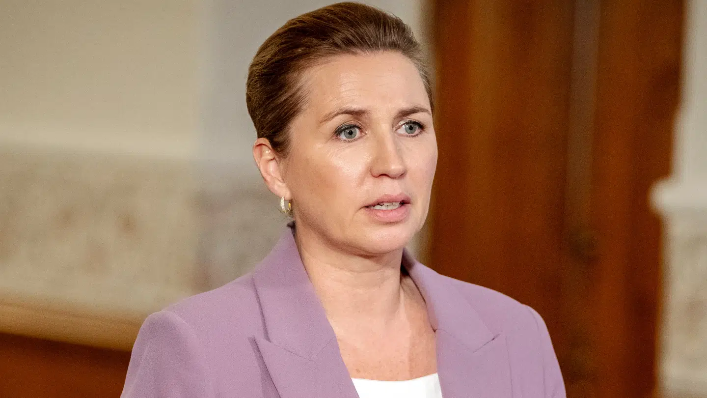 Statsminister Mette Frederiksen (S) er en af de absolut største forsvarer af støtten til Ukraine. Men dén holdning deler hun med stadigt færre danskere.