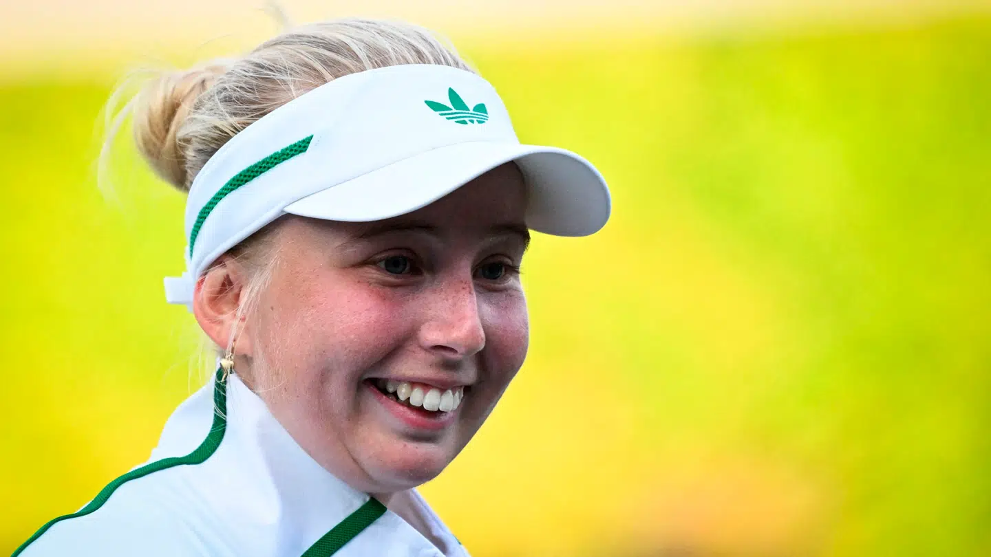 Clara Tauson rejser rundt med verdensstjerner.