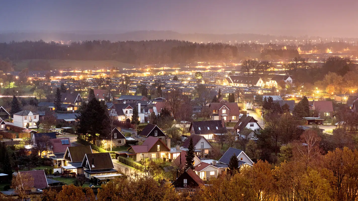 Bankerne lokker i stigende grad formuende boligejere ud af realkreditinstitutternes favntag ved at tilbyde lave renter på prioritetslån til boligfinansiering.