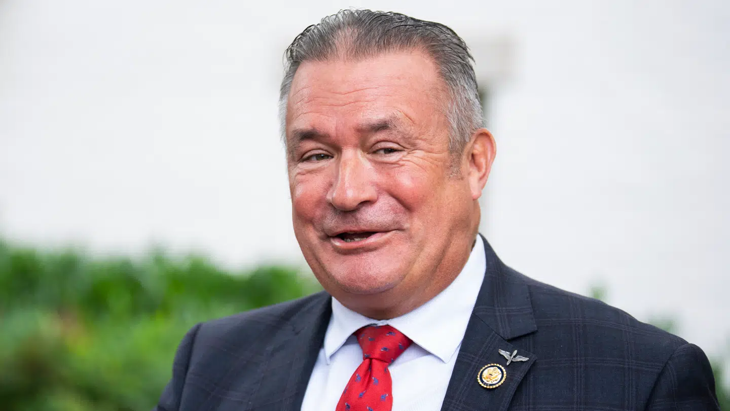 Don Bacon har været medlem af Repræsentanternes Hus i USA for det republikanske parti siden 3. januar 2017.