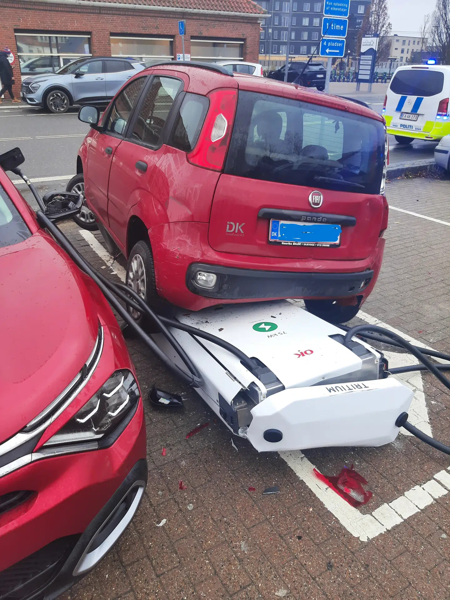 Her ses det fulde billede.