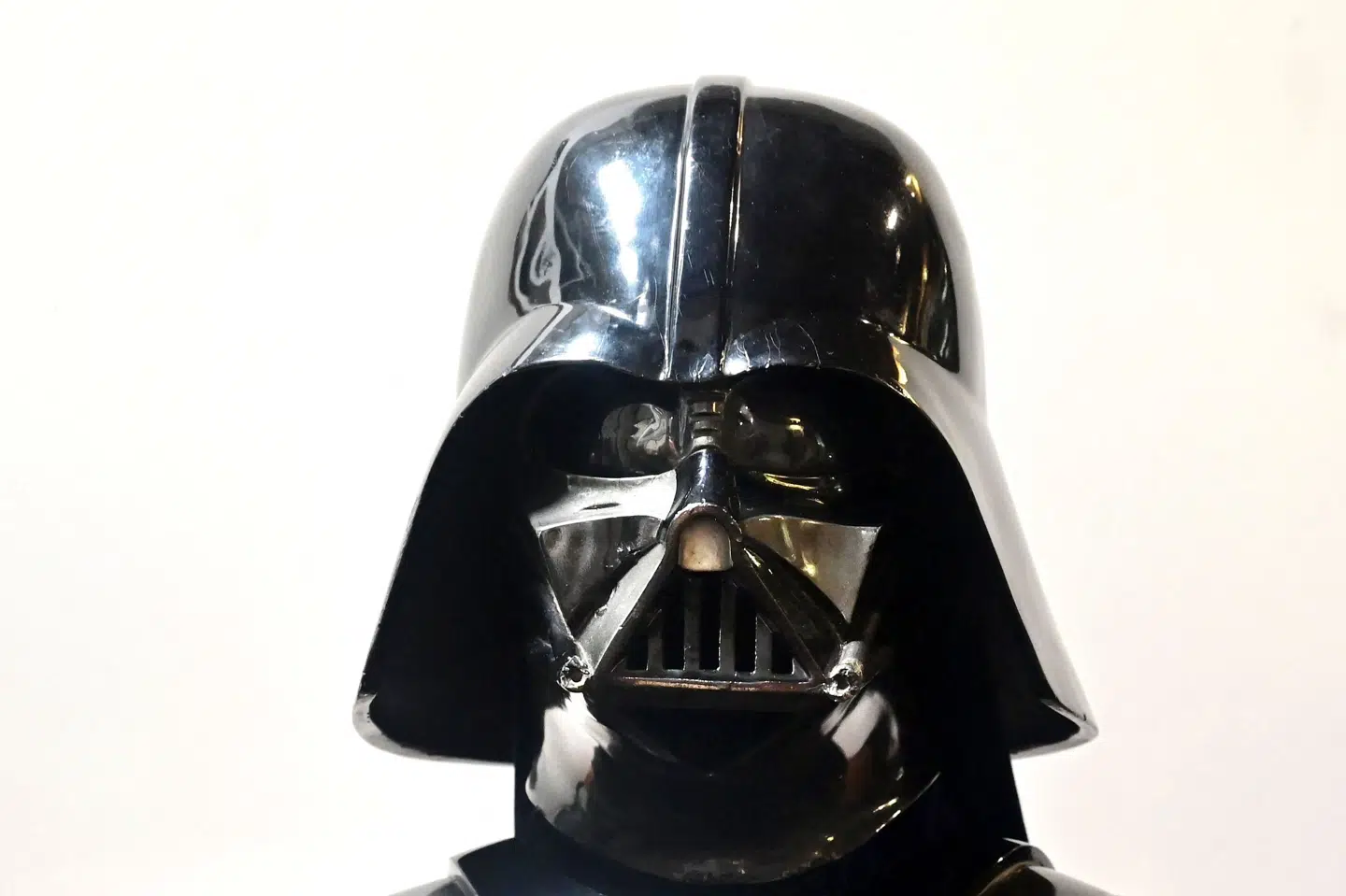 I fremtiden kan karakteren Darth Vader fra Star Wars-filmene indgå i videoer, der er lavet med programmet Sora, som generer videoer ved hjælp af kunstig intelligens. Karakterens hjelm blev i 2019 sat til salg på en auktion i USA. (Arkivfoto).