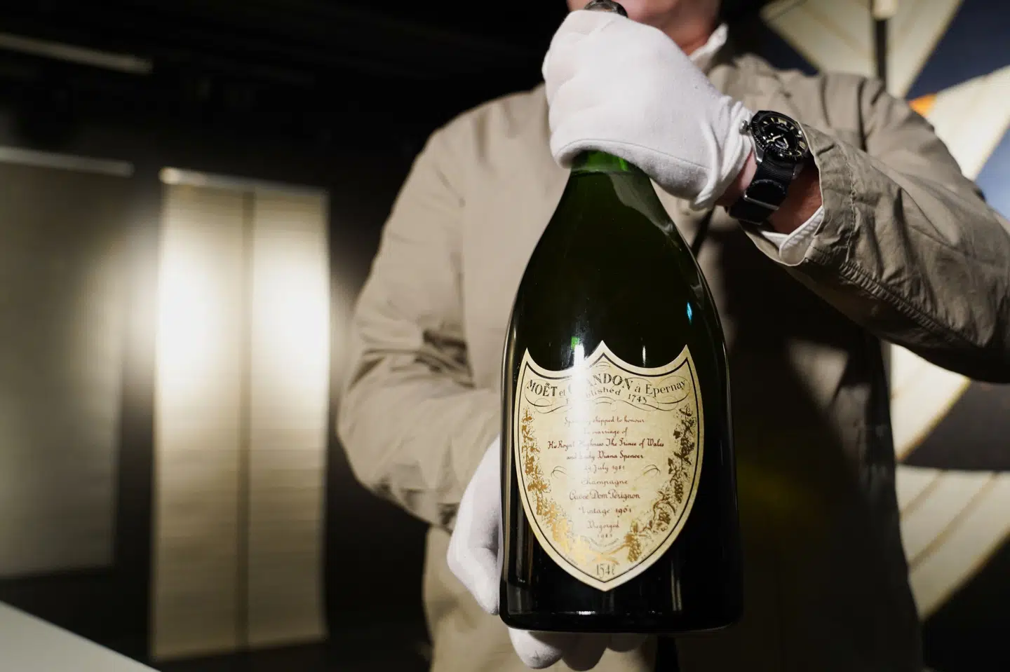 En champagne på 1,54 liter fra brylluppet mellem daværende prins Charles og prinsesse Diana har været på auktion hos Bruun Rasmussen torsdag. (Arkivfoto).