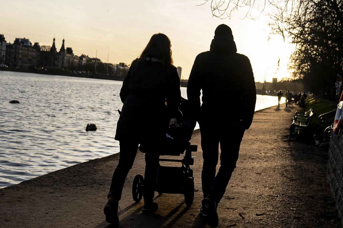 Ifølge ny undersøgelse ændrer kvinder arbejdspræferencer efter at have stiftet familie, mens værdierne mellem arbejdstider og familieliv er stort set uændret hos mændene. (Modelfoto).