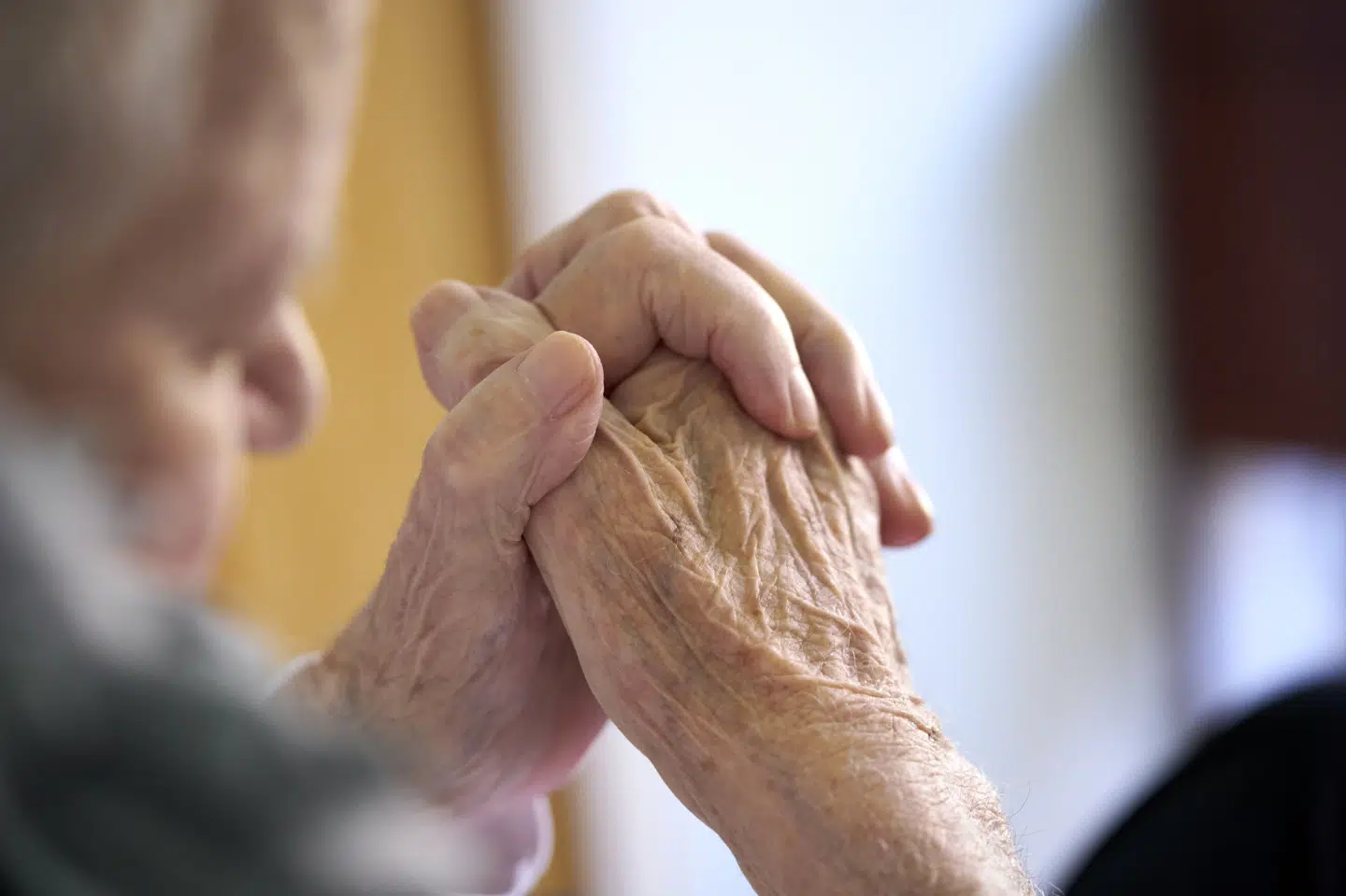 For både mænd og kvinder tyder brugen af beroligende eller antidepressiv medicin på, at økonomisk usikkerhed øger den psykiske belastning efter en partners død. (Arkivfoto).