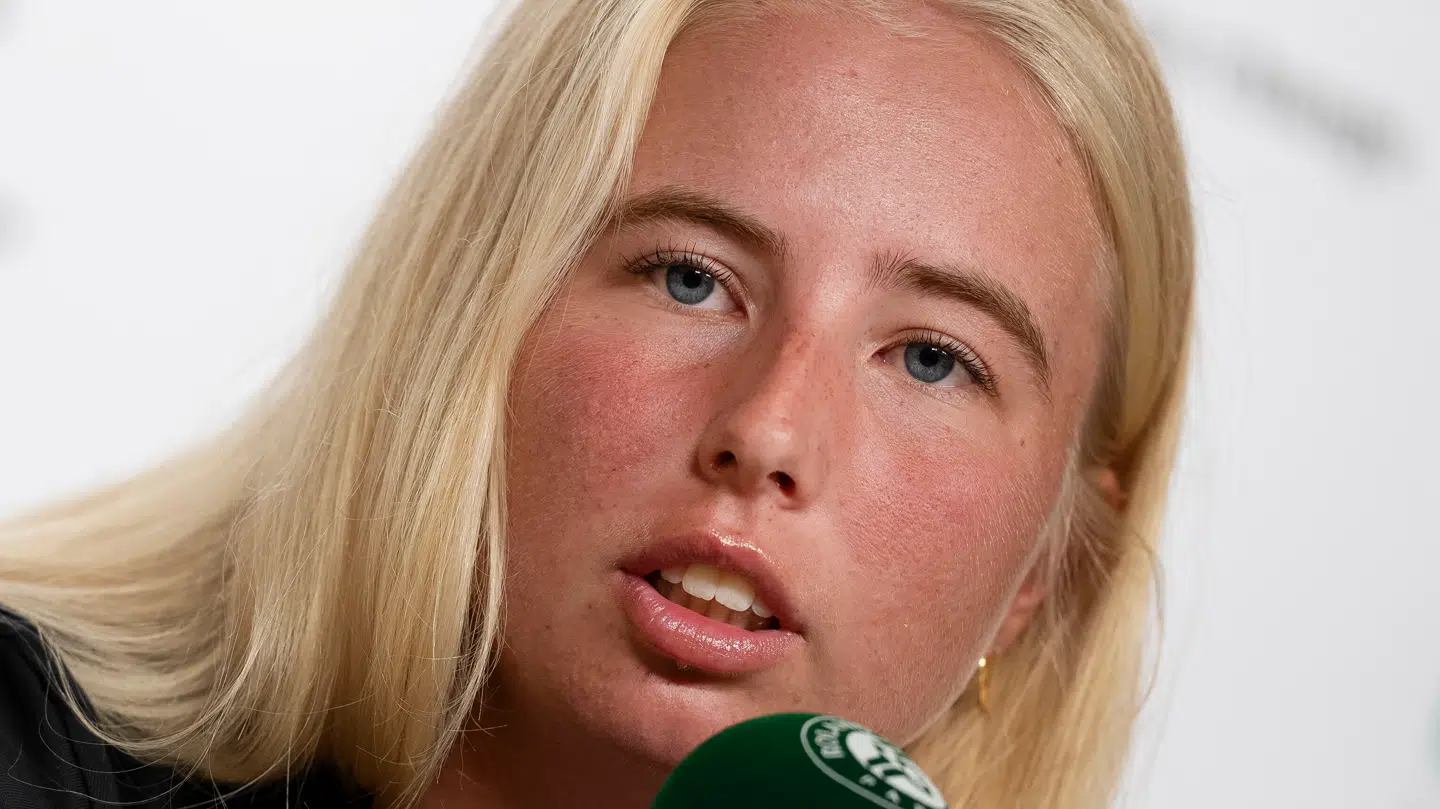 Clara Tauson lever et atypisk tennisliv.