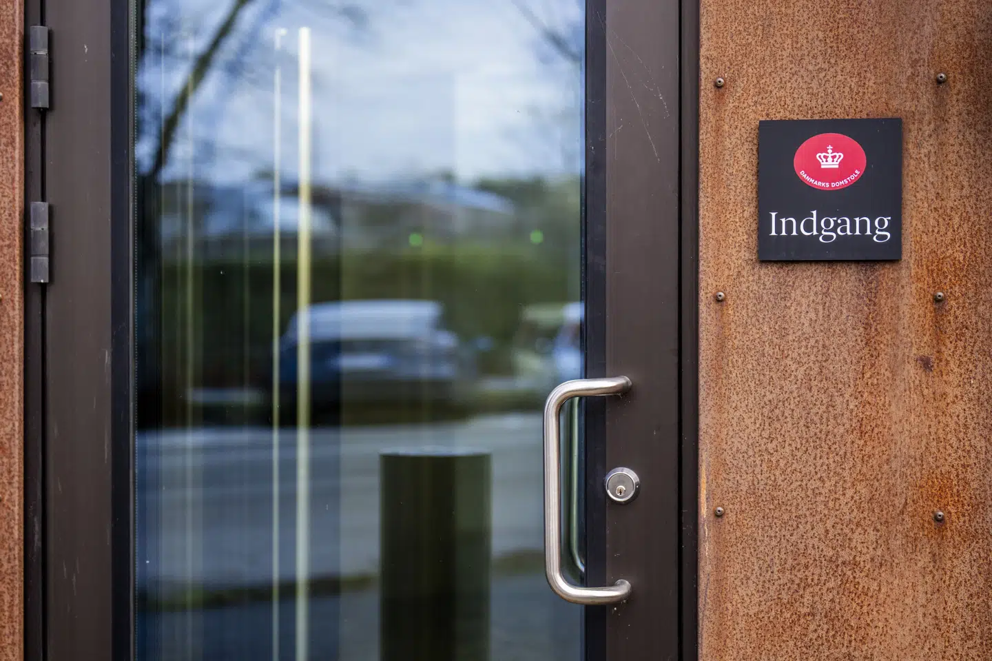 Seks personer med relation til rockergrupperingen Comanches bliver fredag formiddag fremstillet i grundlovsforhør i dommervagten ved Vestre Fængsel i København. Her sigtes de for grov afpresning. (Arkivfoto).