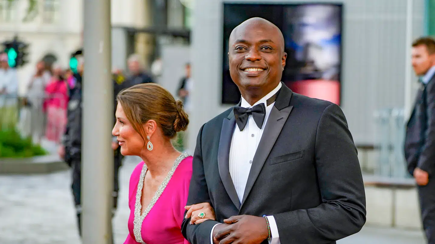 Durek Verrett med sin hustru, prinsesse Märtha Louise.