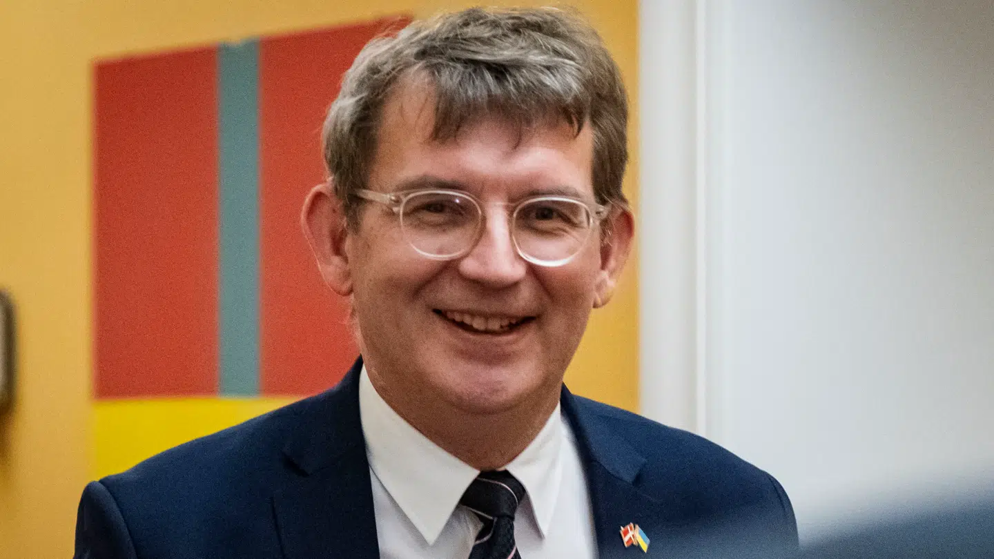 Forsvarsminister Troels Lund Poulsen (V) har god grund til at trække på smilebåndet lige nu.