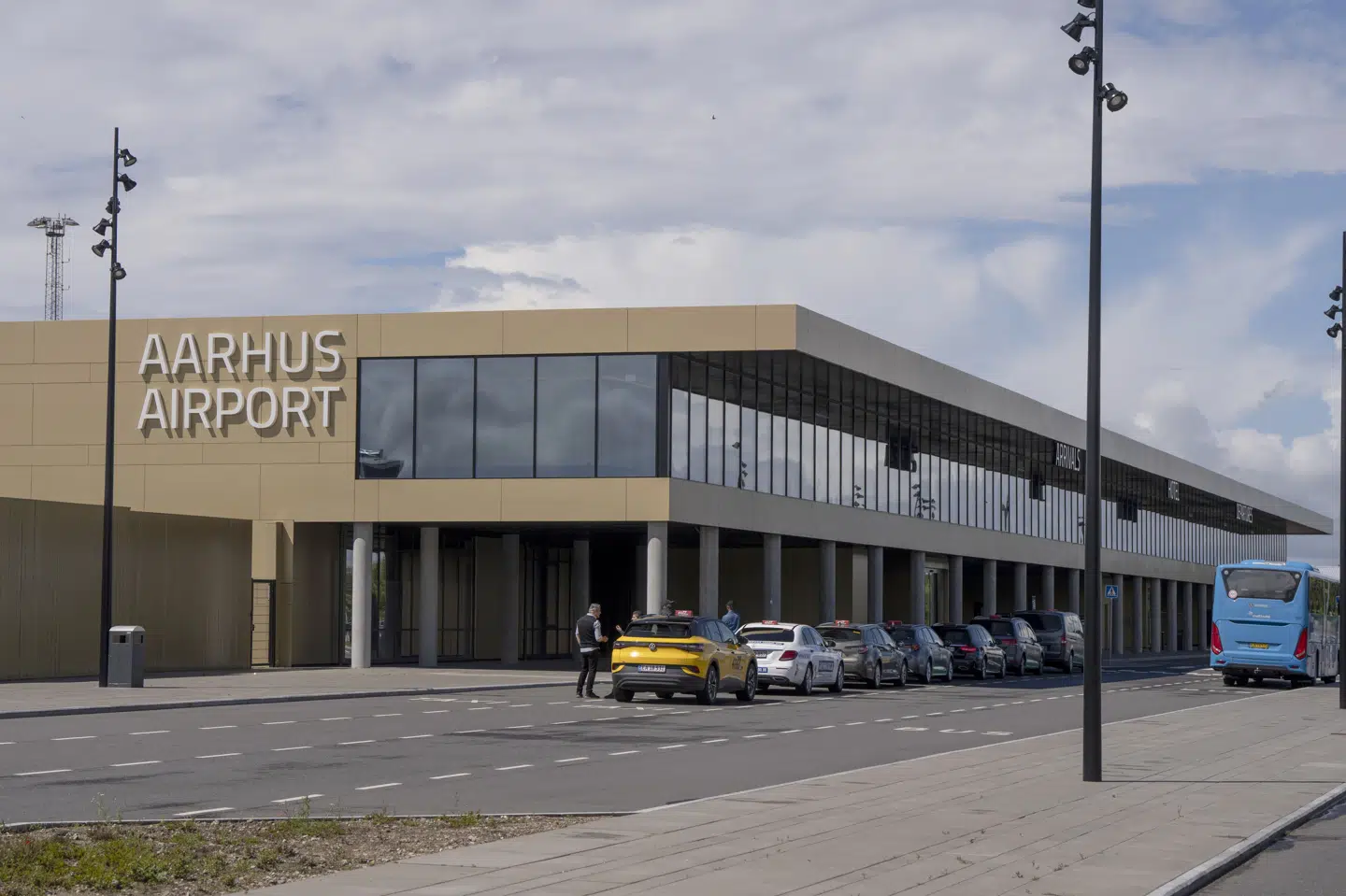 Aarhus Airport har solgt dele af lufthavnen til Forsvaret for 70 millioner kroner. (Arkivfoto).