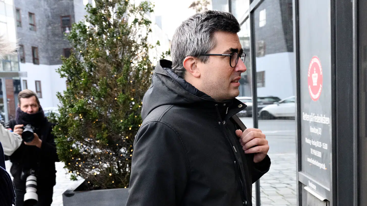 Pelle Pape, da han ankom til afhøring i Minkkommissionen. I en SMS omtalte han minkerhvervet som »lortet«, hvilket han senere undskyldte.