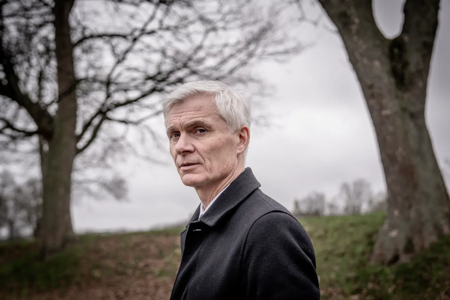 Danmark »balancerer mellem to poler«, siger chef for Forsvarets Efterretningstjeneste Thomas Ahrenkiel. På den ene side vokser truslen fra Rusland. På den anden side er usikkerheden om USAs engagement i Europa større end nogensinde.