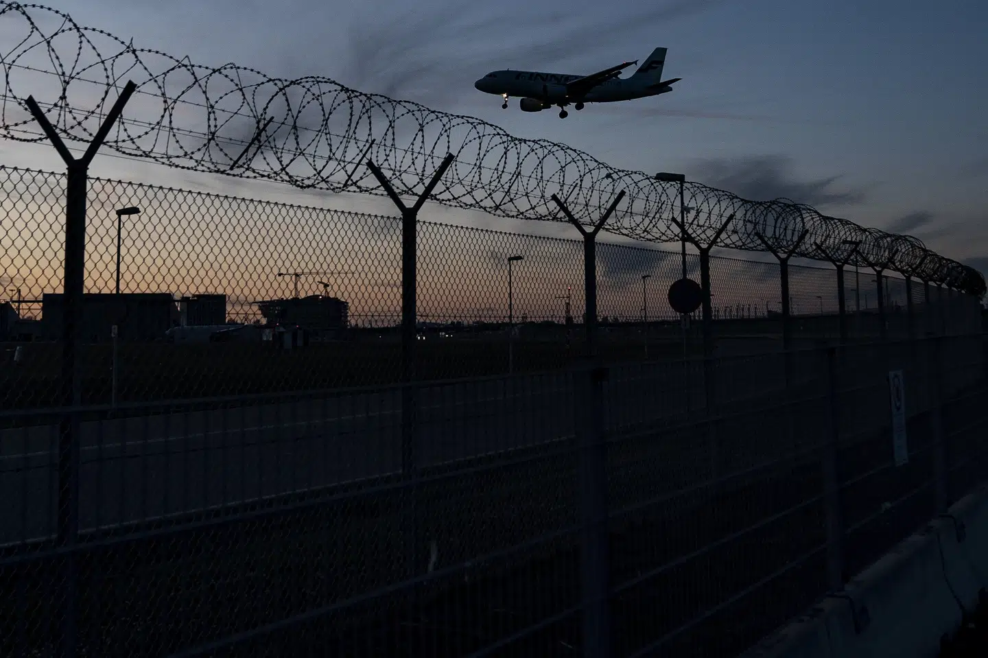 Regeringen og myndigheder blev kritiseret for at stå magtesløse, mens dronerne i timevis fløj rundt i blandt andet Københavns Lufthavn.