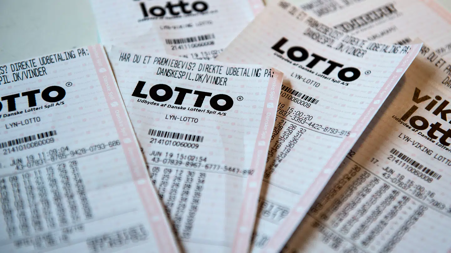 En mand havde svært ved at finde en grimasse, der kan passe, da han for nylig vandt en million i Lotto.