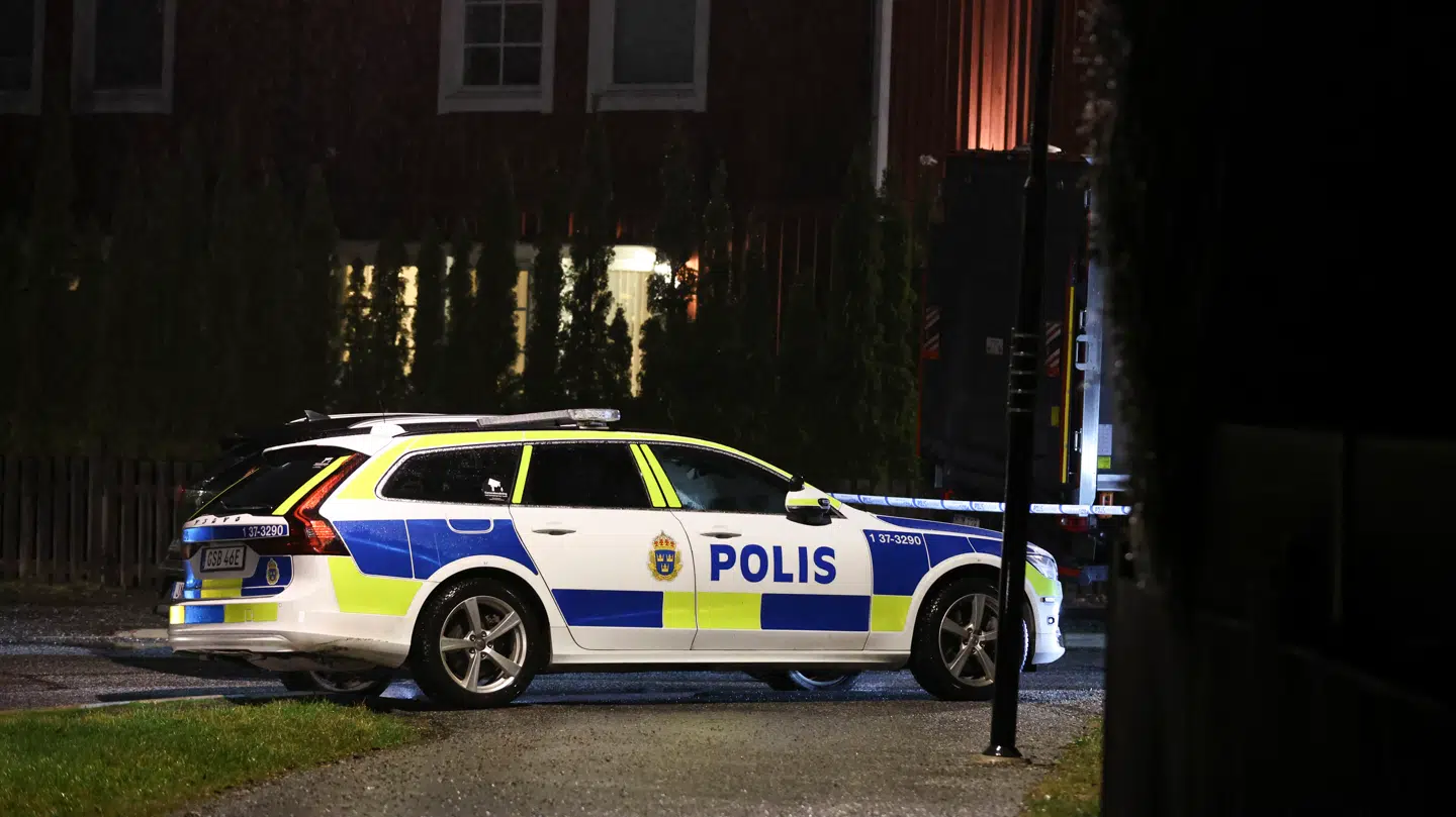 Flere patruljer rykkede ud til boligområdet lørdag eftermiddag efter meldinger om skud.