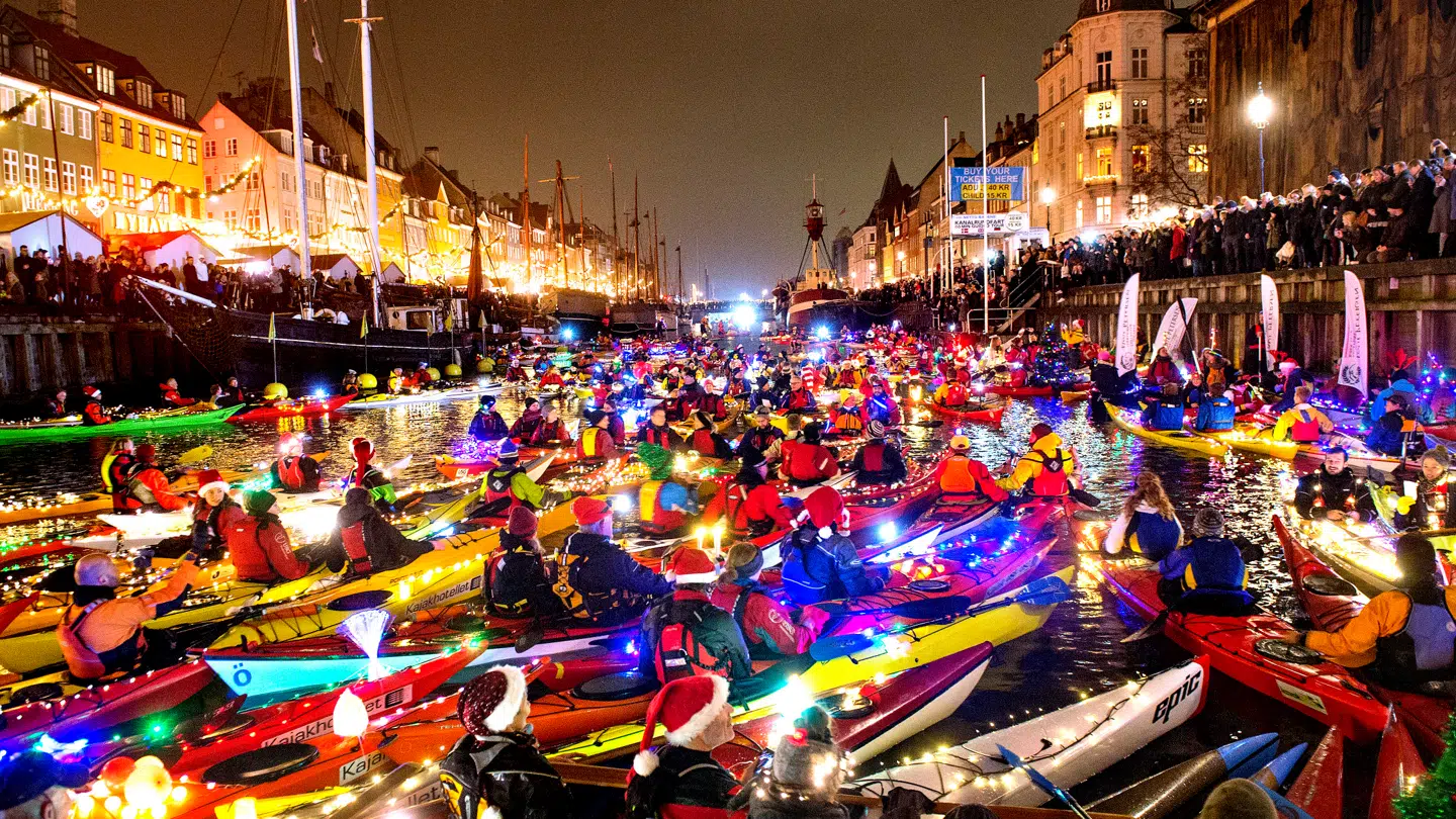 Arkivfoto: Sådan så kayak-optoget ud i 2016.