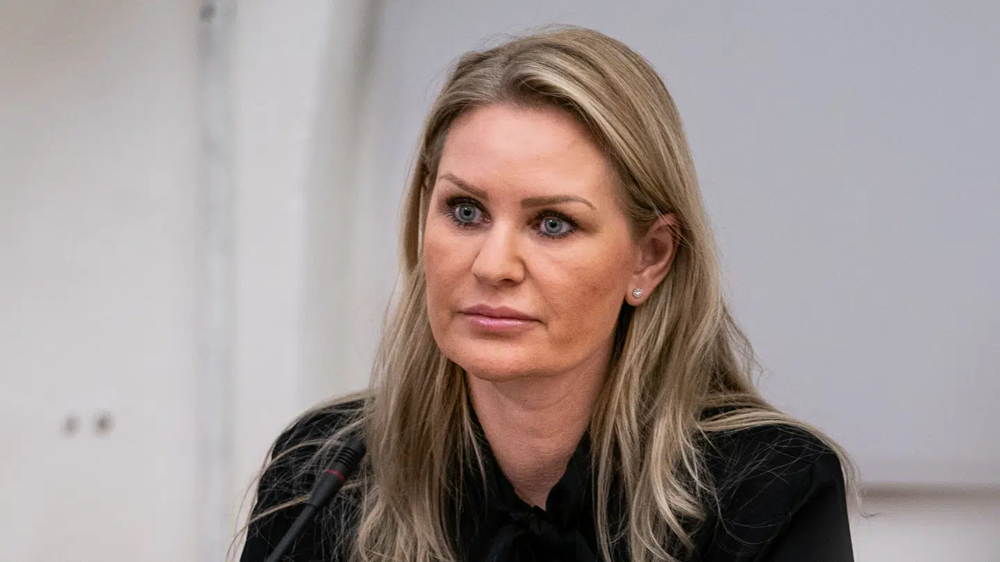 Britt Bager fratræder sin stilling i forbindelse med, at hun er blevet sygemeldt.