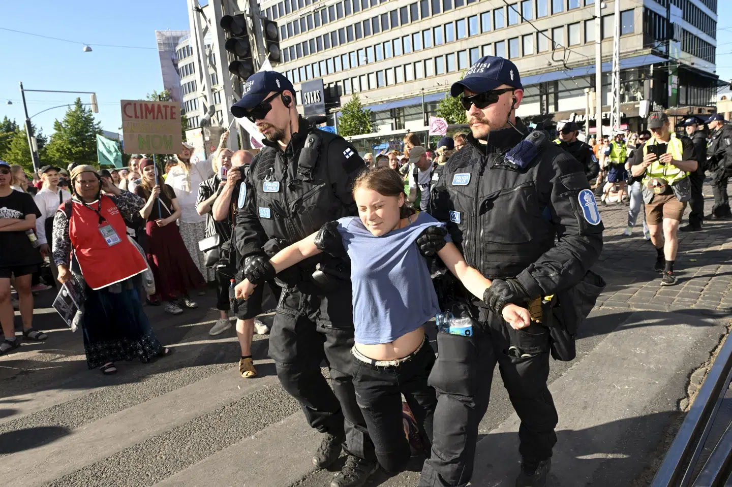 Den svenske klimaaktivist Greta Thunberg blev båret væk af politiet under en klimademonstration i Finland den 25. juni 2024. (Arkivfoto).