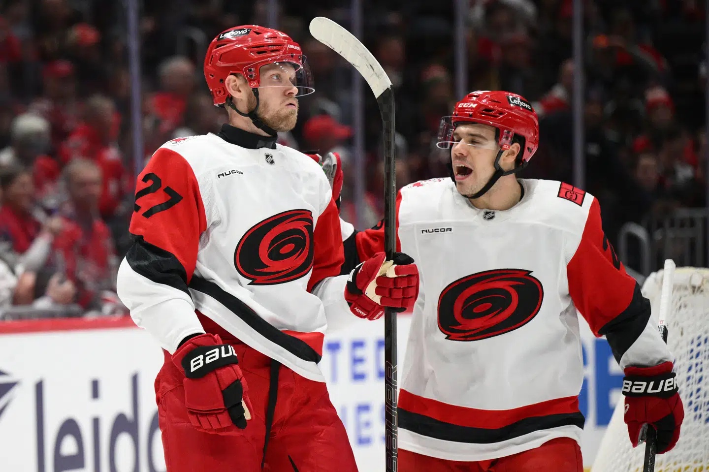 Nikolaj Ehlers (t.v.) scorede en enkelt gang i opgøret mod Philadelphia Flyers. Han har nu nettet otte gange i denne sæson.