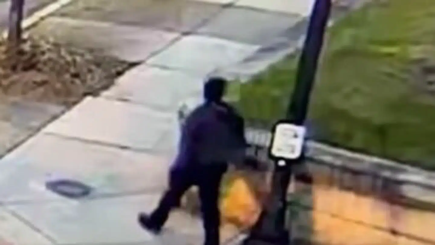 Her ses et billede af en person, der beskrives som 'en person af interesse' i sagen om skyderiet på Brown University.