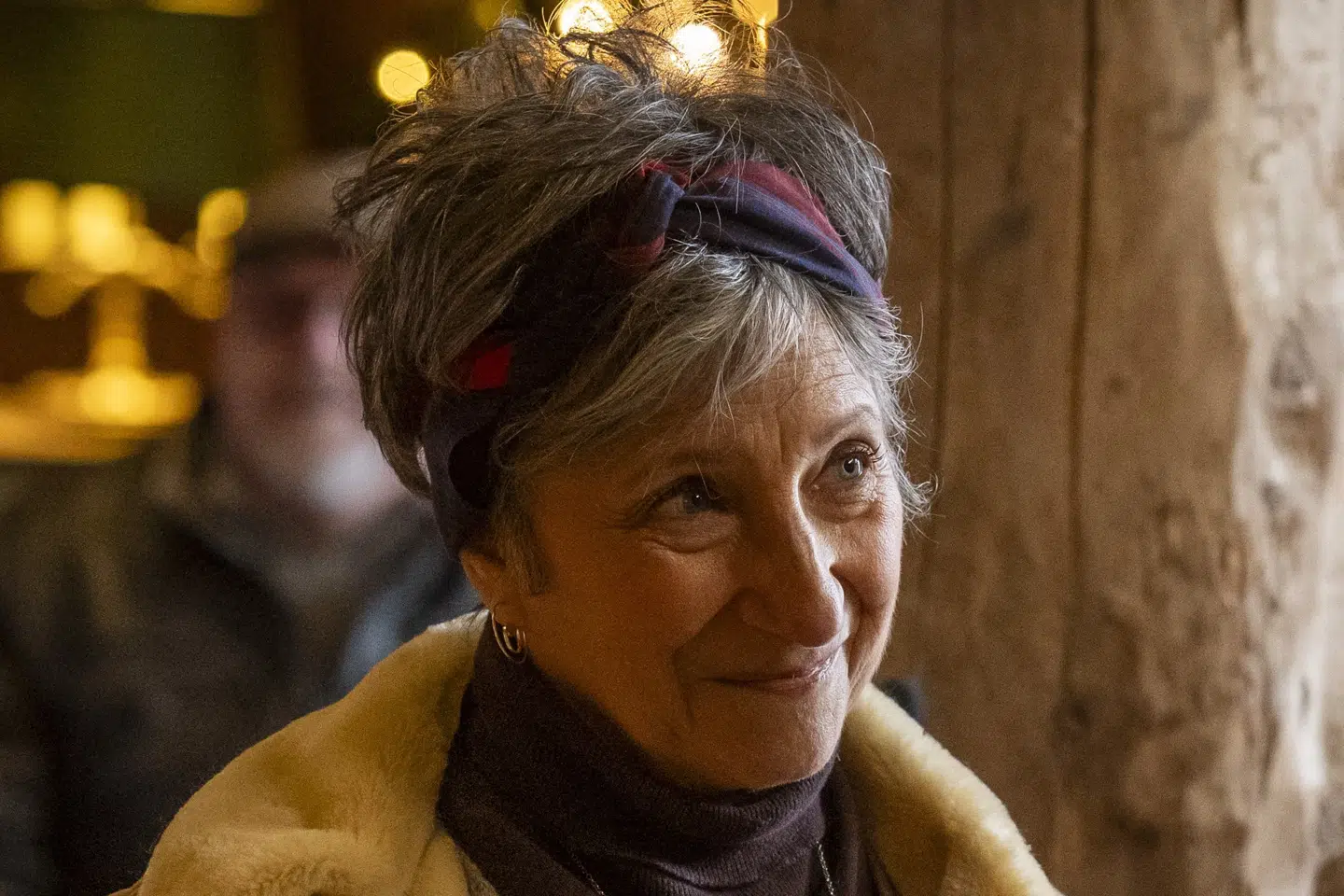 Ina-Miriam Rosenbaum spiller i TV 2-julekalenderen "Valdes jul - vintermiraklet" arkæologen Berit, der tilkaldes til familiens gård, da der bliver fundet en mystisk sten ude i laden. (PR-foto).