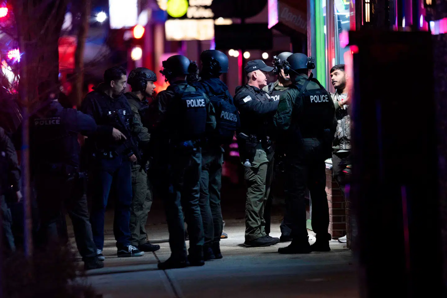 Her ses politiet være talstærkt til stede i byen Providence, hvor Brown University ligger.