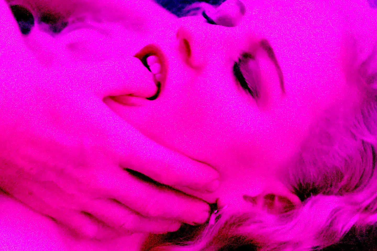 Selvom alle kan se, hvad der sker inde i mange af rummene i swingerklubben, så kan gæsterne også bruge de private rum og lukke alle andre ude.