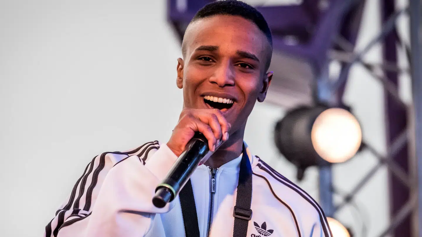 Rapperen Jamaika medvirker i en ny TV 2-serie. Seriens premiere er blevet udskudt, da man vil have overblik over en voldsdom, han fik tidligere i år.