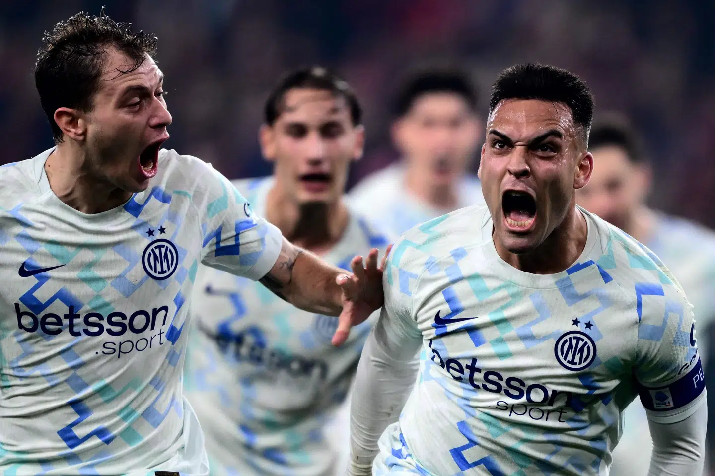 Lautaro Martinez fejrer sit sejrsmål mod Genoa.