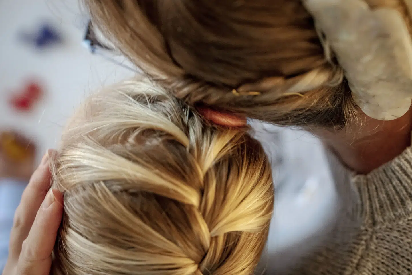 Der kan dannes et tættere bånd mellem mor og barn, hvis man dropper huen til nyfødte, viser forskning. (Arkivfoto).