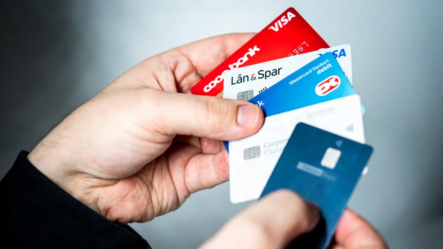 Lige under halvdelen af danskerne finder det svært at få råd til julegaver, viser ny undersøgelse.