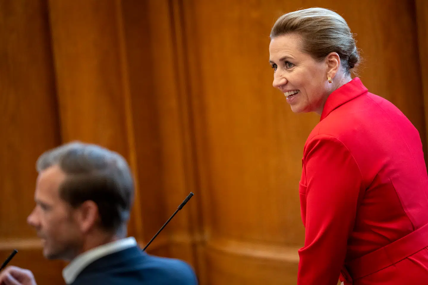 Nye oplysninger i sms-sagen får anklagerne til at fyge på Christiansborg.