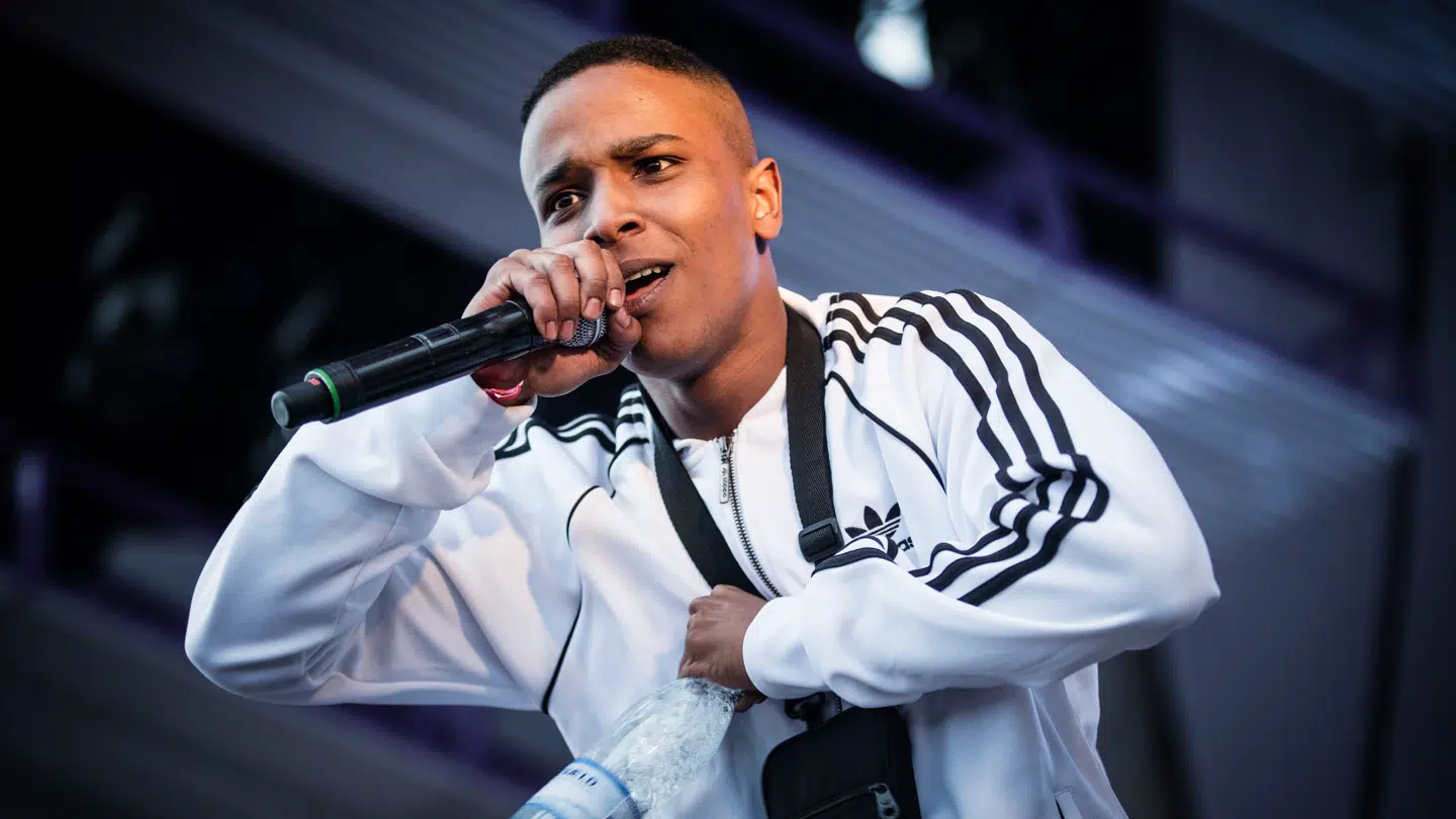 Musiker Jamaikas fortid er i weekenden kommet i vejen for udgivelsen af TV 2s nye serie 'King'.